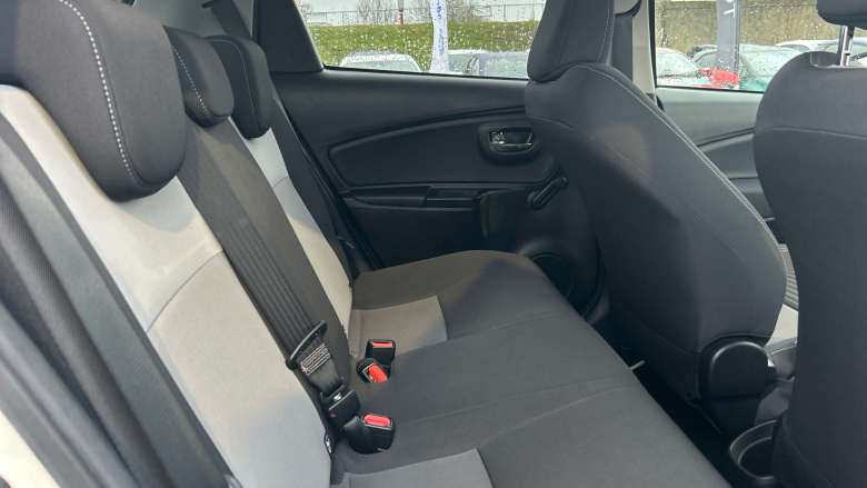 Toyota Yaris 1.5 VVT-i Design 5dr Petrol Hatchback